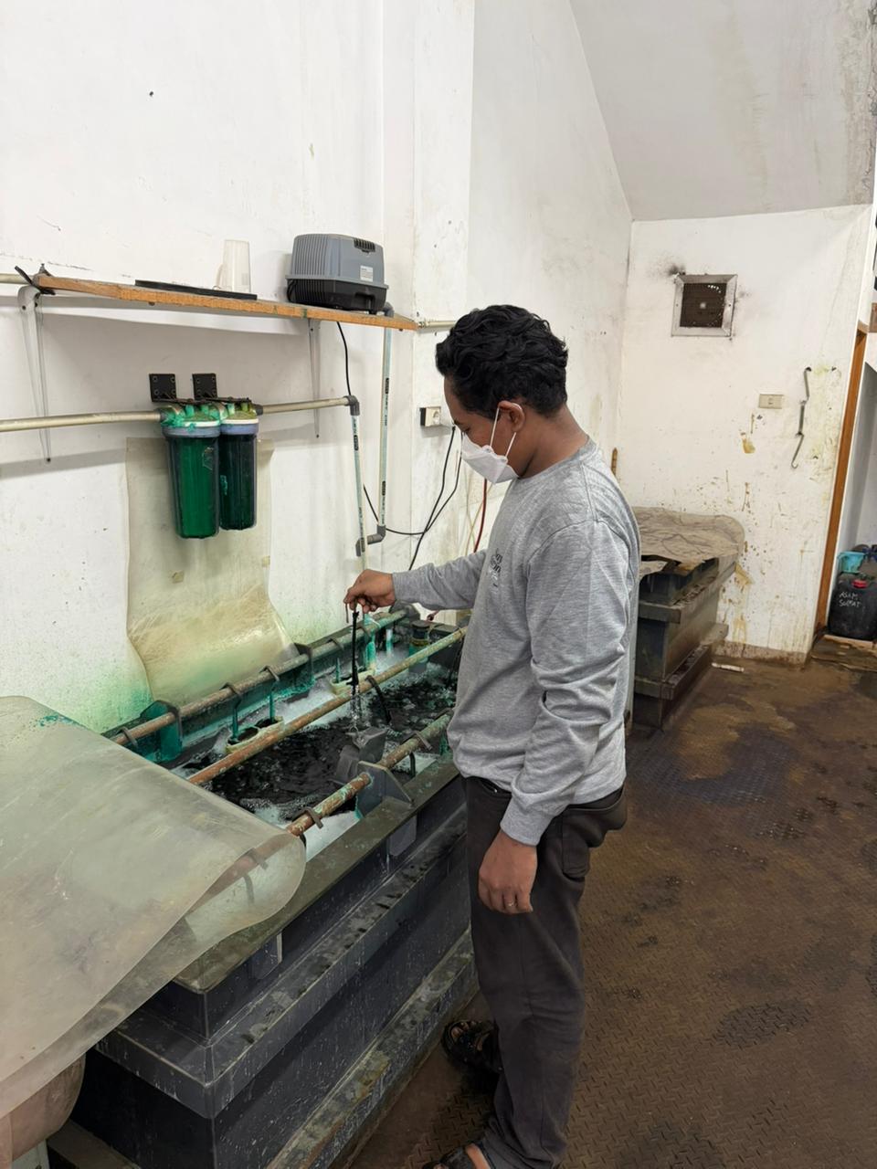 Proses chrome plating di workshop MUDRICK MOTORWORKS