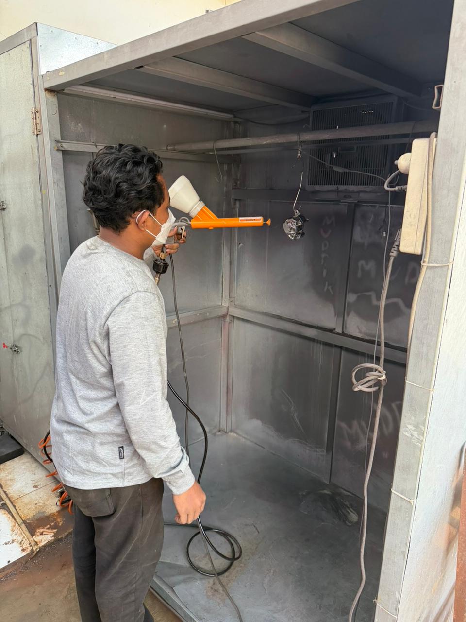 Proses powder coating di workshop MUDRICK MOTORWORKS